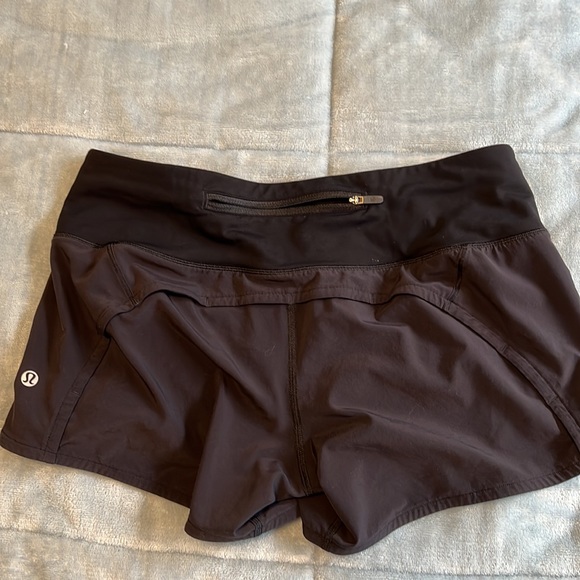 Lululemon short. Excellent condition. Almost brand new. Size 6. - Picture 2 of 3